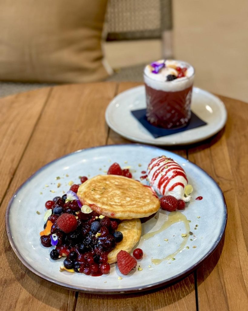 pancakes aux fruits rouges au setclub brunch